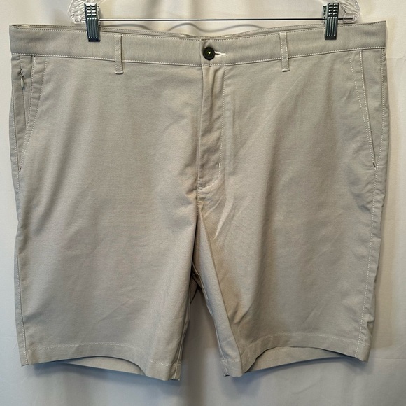 Tommy Bahama Men’s 42 Chip Shot IslandZone 10" Shorts Gray Zip Pocket Stretch - Picture 1 of 8